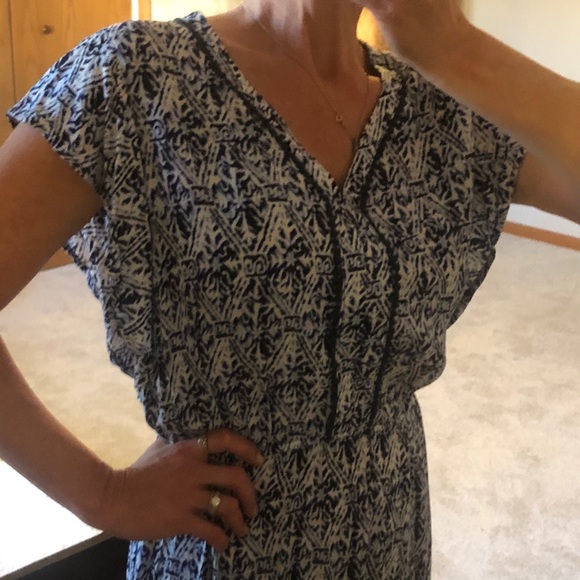 Dress: Short Sleeved Blue and White - Picture 4 of 9